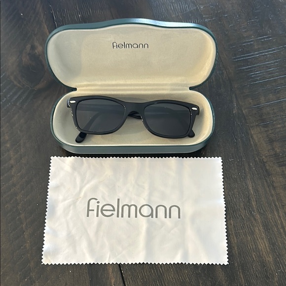 Black sunglasses with sleek design and protective case - Picture 1 of 7